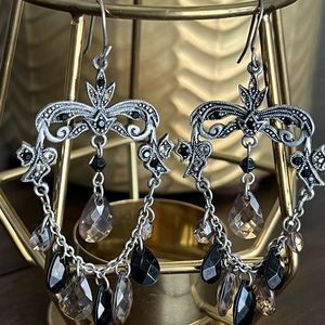 🎉 Black and Translucent Crystal Drop Earrings